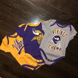 NWOT Set of 3 Minnesota Vikings Onesies 3-6 months